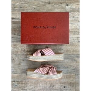 NEW IN BOX DONALD PLINER ‘Chatcha’ Sandals